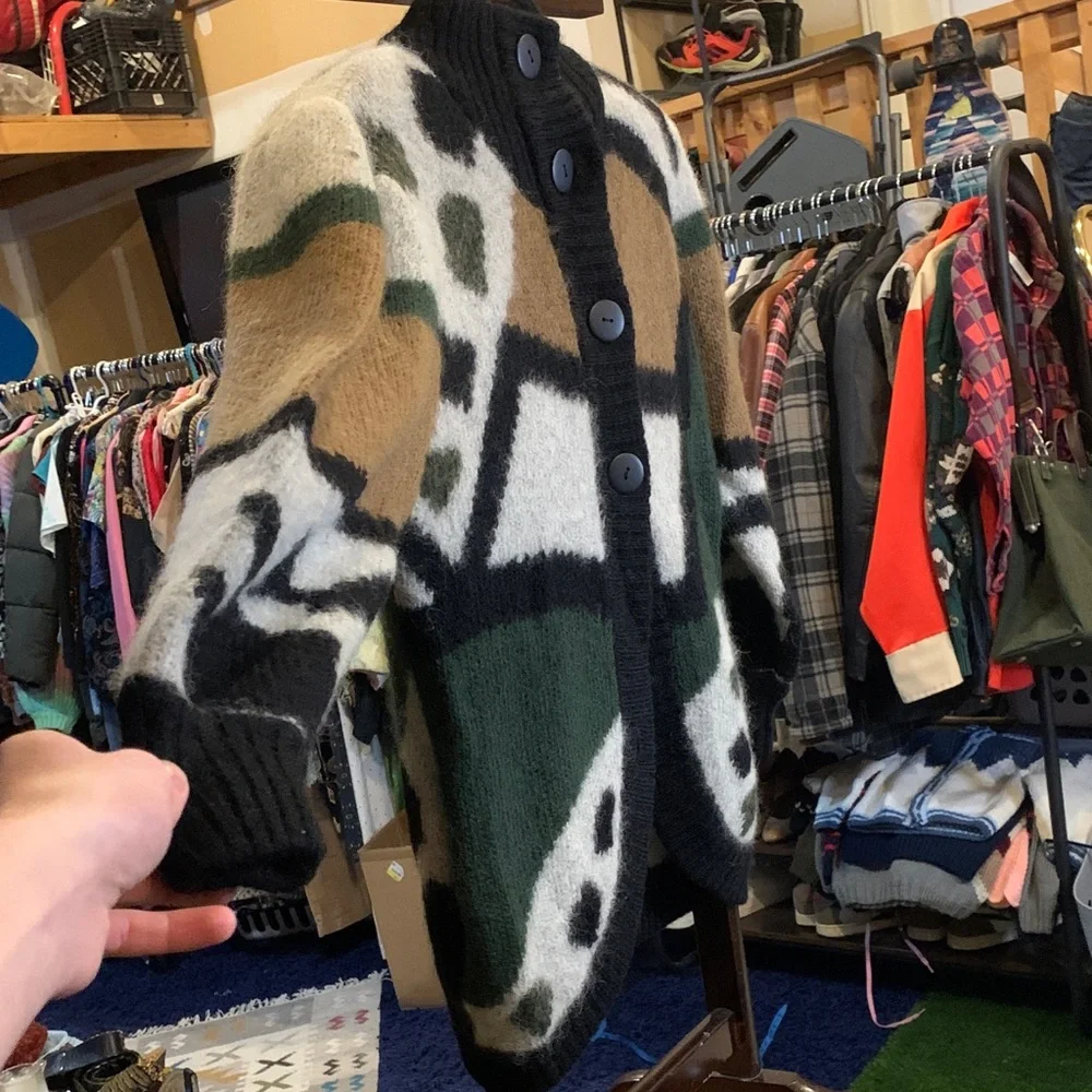 Geometric Patterned Cardigan - Picture 2 of 6